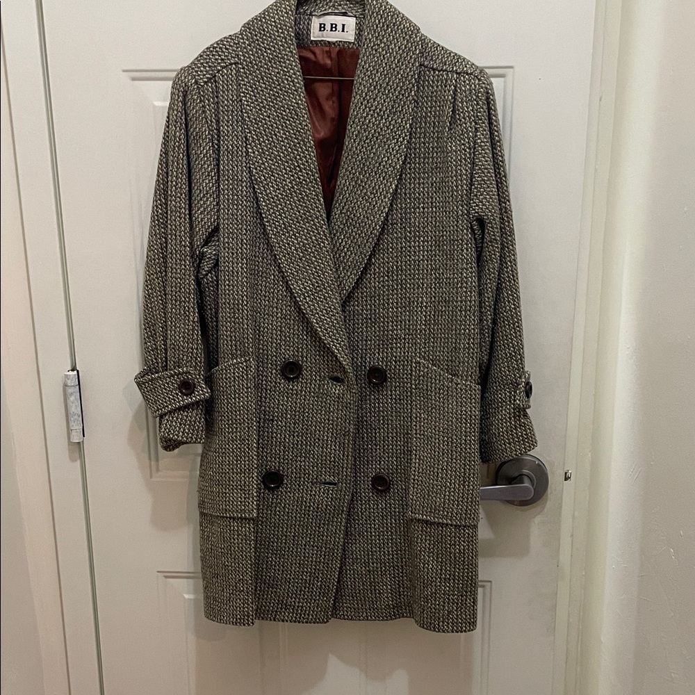 Women’s 85% wool blend Gray Double-Breasted Coat “minor wear/tear in lining “